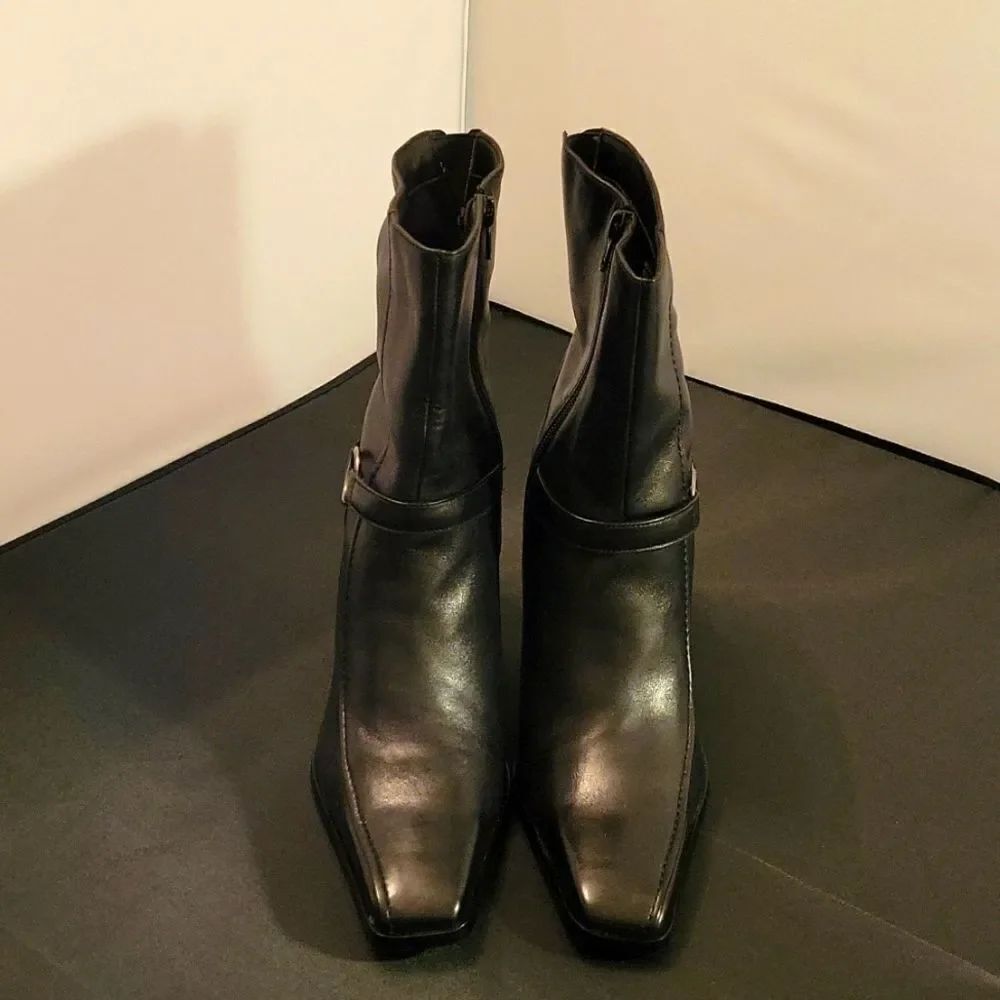 BRAND NEW NATURALIZER POINTED TOE ZIP CLOSURE ANKLE BOOT